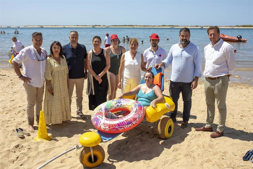 Inicio del programa 'Un baño sin barreras' en el verano de 2024.