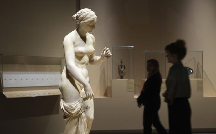 CaixaForum recorre en una muestra "el poder femenino en el arte y las creencias" desde la prehistoria