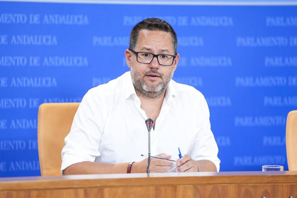 El portavoz del Grupo Mixto-AdelanteAndalucía, José Ignacio García, durante la ronda de ruedas de prensa de portavoces de los grupos parlamentarios en el Parlamento de Andalucía, a 17 de julio de 2024 en Sevilla (Andalucía, España). Los portavoces de lo