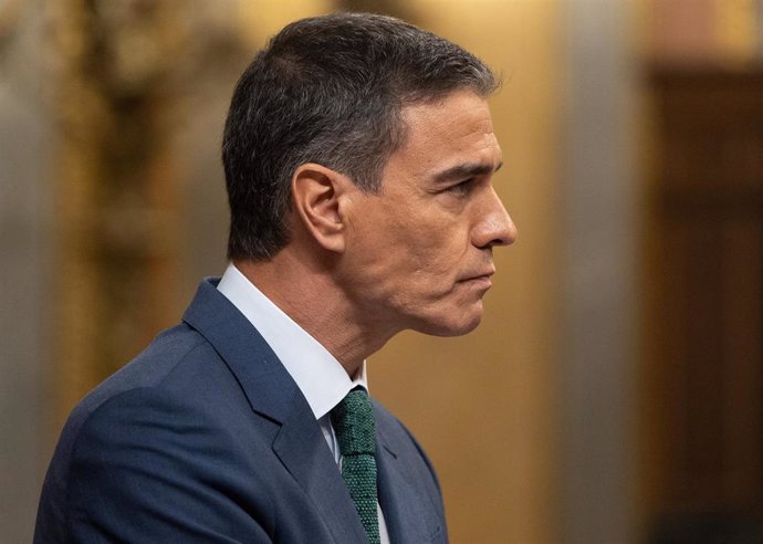 El presidente del Gobierno, Pedro Sánchez, comparece durante una sesión extraordinaria en el Congreso de los Diputados, a 17 de julio de 2024, en Madrid (España). Pedro Sánchez presenta hoy las líneas fundamentales del Plan de Acción por la Democracia, ta