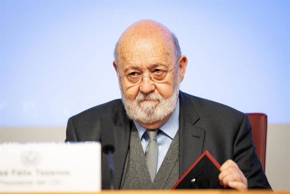 Archivo - El presidente del CIS, José Félix Tezanos, inaugura la mesa 'Sondeos de opinión pública y encuestas preelectorales', en la Facultad de Ciencias de la Información de la Universidad Complutense, a 11 de enero de 2024, en Madrid (España). El encu