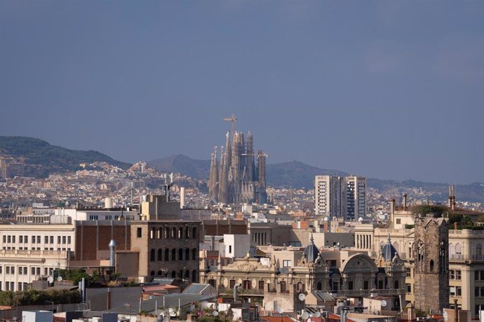 Archivo - Vista panorámica de Barcelona