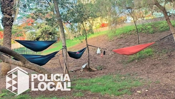 Desalojan a cuatro turistas acampados en un parque de Santa Cruz de Tenerife