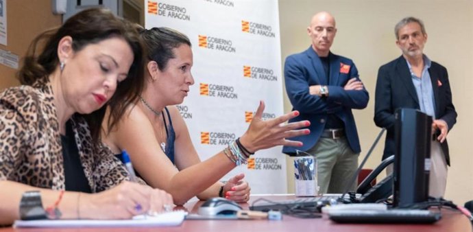 Presentacion del plan de accion comarcal con sello de calidad para el deporte. Marina Sevilla y Cristina Garcí