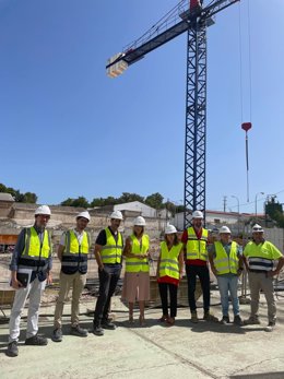 Alba y Botella (centro), en la visita a las obras del nuevo Centro de Salud de Bujalance.