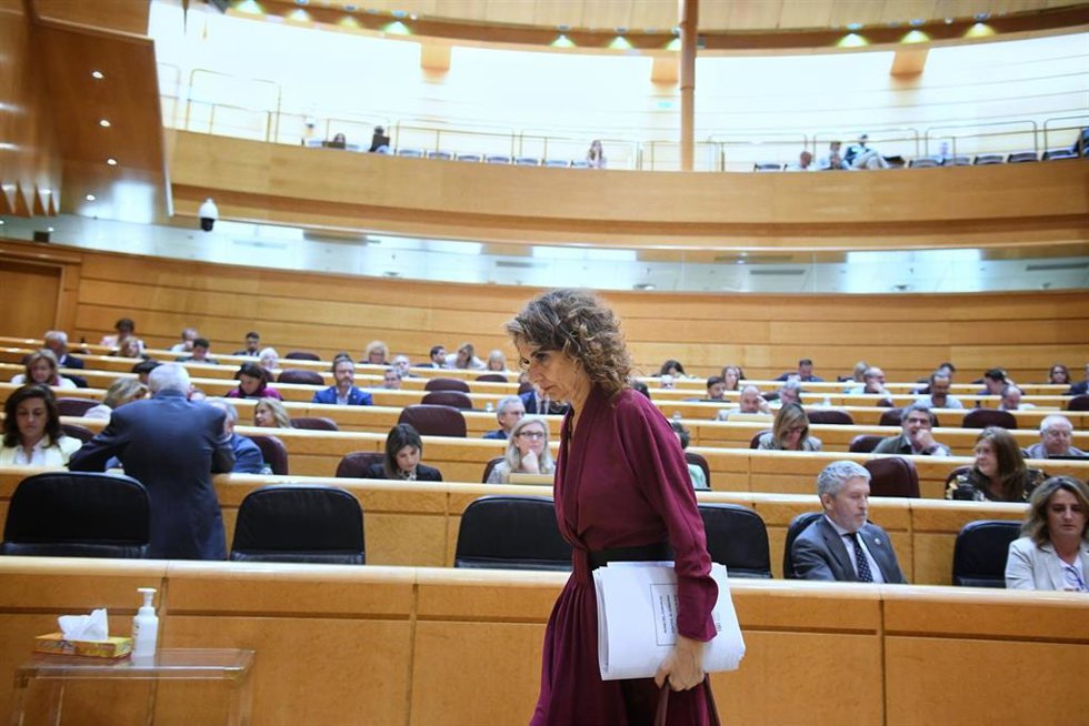 Archivo - La vicepresidenta primera del Gobierno, ministra de Hacienda y vicesecretaria general del PSOE, María Jesús Montero, durante una sesión de control al Gobierno, en el Senado, a 11 de junio de 2024, en Madrid (España). Se trata de la primera ses
