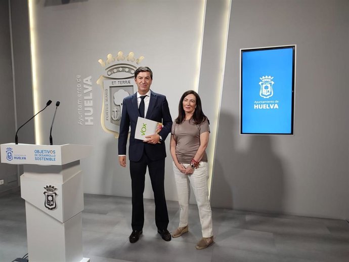Los concejales de Vox en el Ayuntamiento de Huelva.