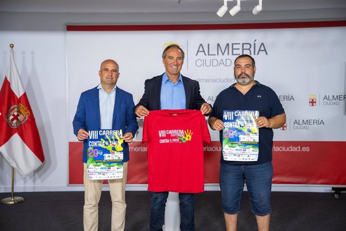 Presentación de la Carrera Nocturna Contra el Cáncer 'Ciudad de Almería'.