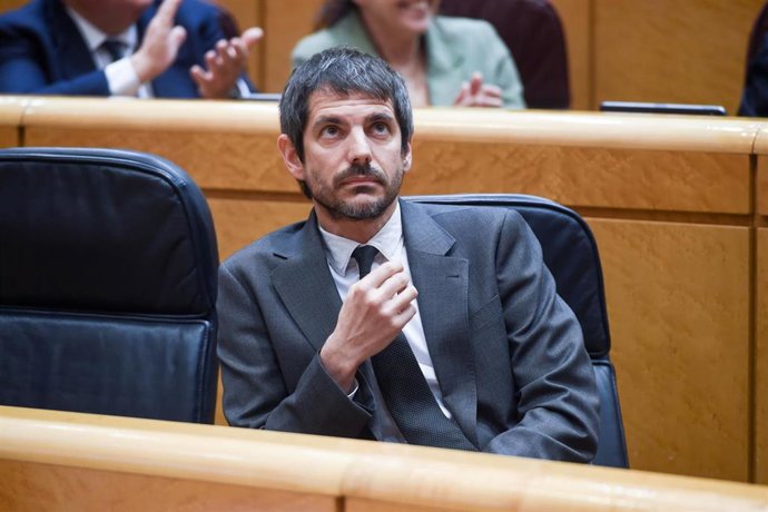 Archivo - El ministro de Cultura, Ernest Urtasun, durante una sesión de control al Gobierno en la Cámara Alta, a 6 de febrero de 2024, en Madrid (España).