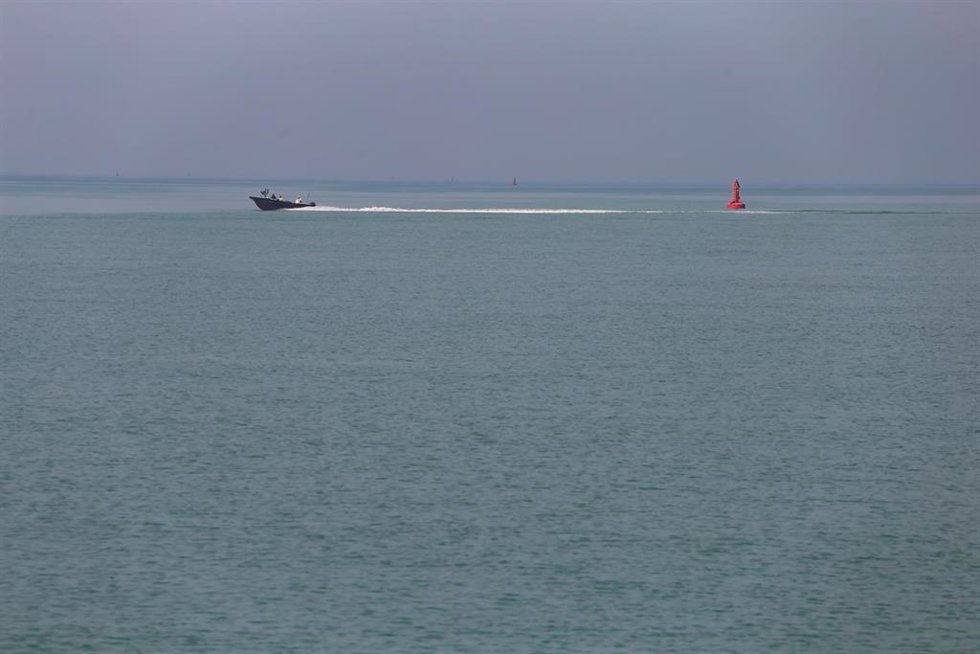 Archivo - Un barco en aguas del golfo Pérsico cerca de Irán