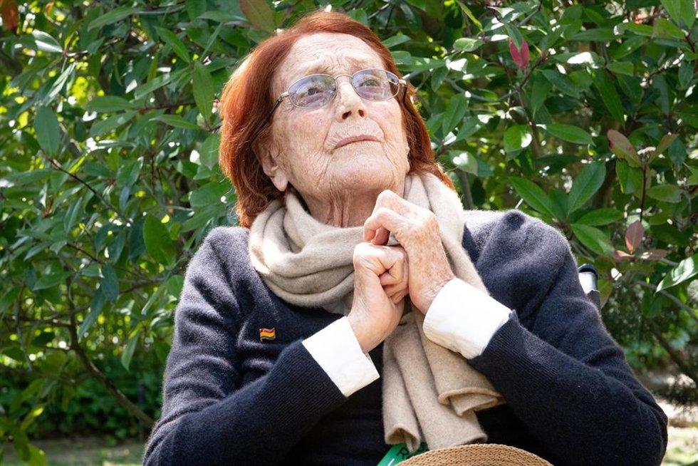Archivo - La escritora Rosa Regs durante la presentación de su libro Un legado, a 28 de mayo de 2024, en Llofriu, Girona, Catalunya (España).