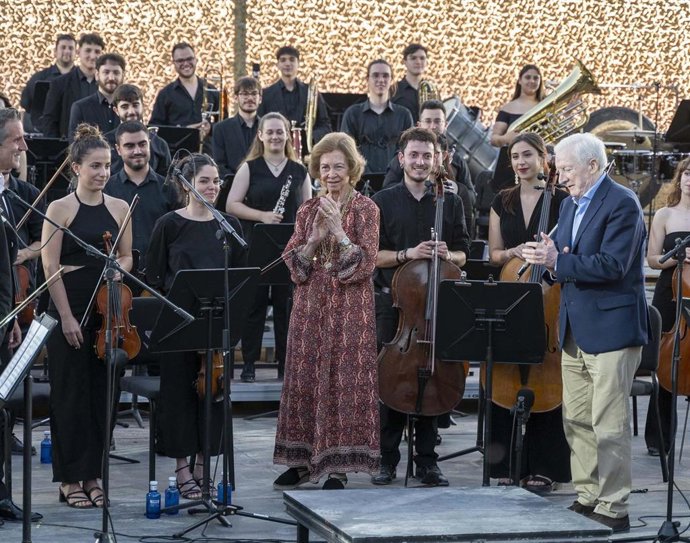 Doña Sofía preside un magno concierto en los Yacimientos de Atapuerca que une música, patrimonio y evolución