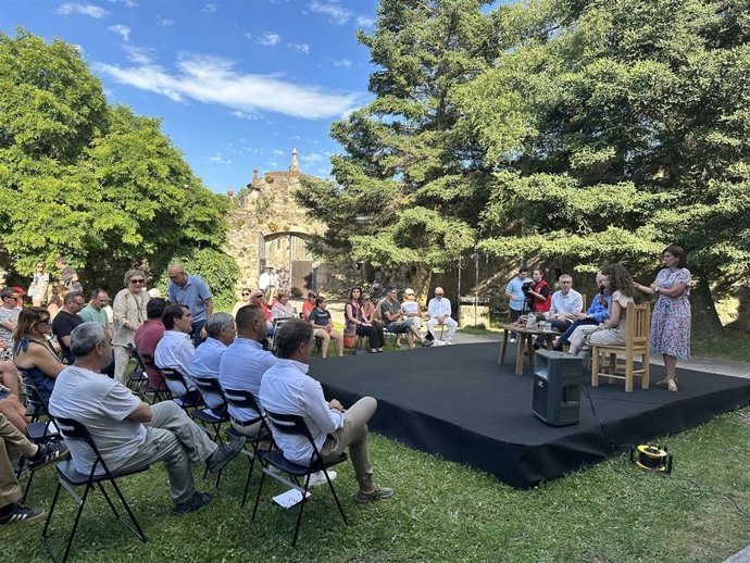 El escritor leonés y Premio Cervantes 2023, Luis Mateo Díez ha participado este miércoles en un acto con motivo de la celebración de los diez años de la puesta en funcionamiento de la Casa del Parque de Babia y Luna donde ha afirmado que estar en Babia