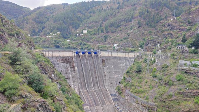 Archivo - Embalse de Grandas de Salime sobre el río Navia. Reserva Hidráulica.  Presa de Grandas de Salime.