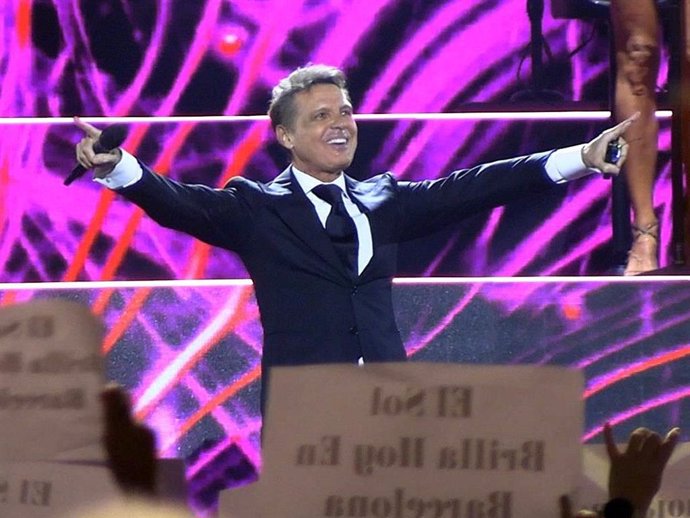 LUIS MIGUEL EN SU PRIMER CONCIERTO EN BARCELONA