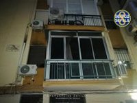 Una decena de afectados por inhalación de humo y uno de ellos con quemaduras tras un incendio en un bloque de Sevilla