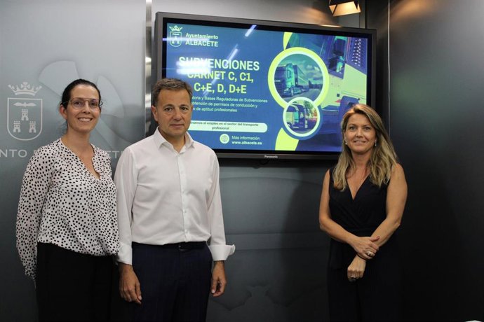 Presentación de las ayudas al carnet de conducir en Albacete.