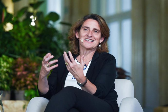 La vicepresidenta tercera y ministra para la Transición Ecológica y el Reto Demográfico, Teresa Ribera, durante la inauguración del refugio climático del Círculo de Bellas Artes, a 17 de julio de 2024, en Madrid (España). En el marco del refugio climático