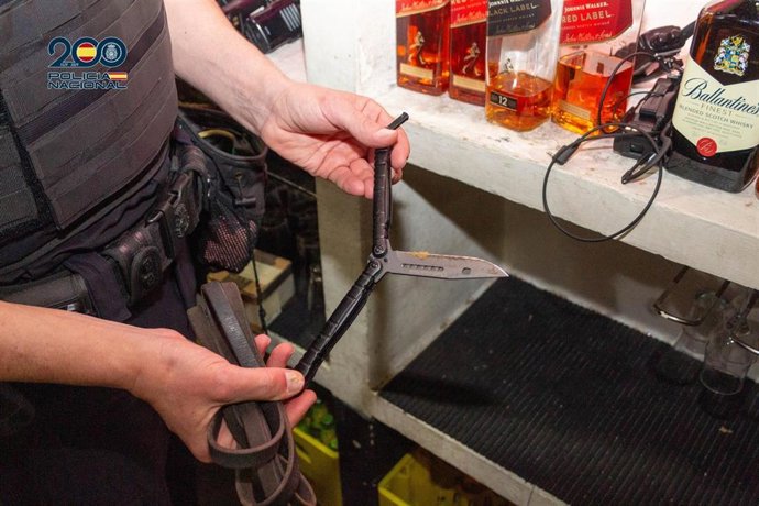 Imagen de un arma blanca intervenida en la operación