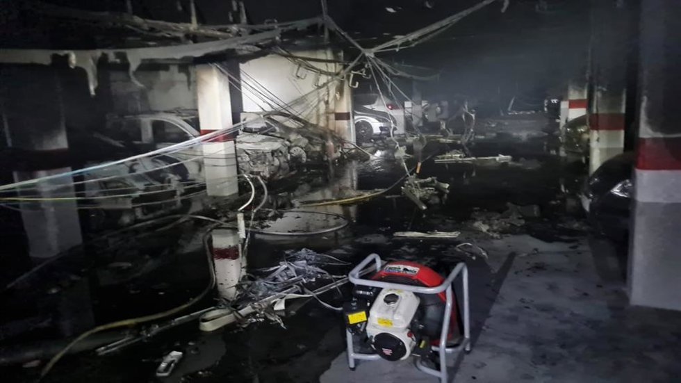 Incendio en las cocheras del Residencial La Santa Cruz de Almuñécar.