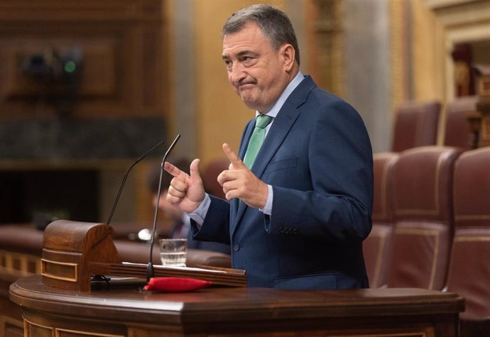 El portavoz del PNV en el Congreso, Aitor Esteban, interviene durante una sesión extraordinaria en el Congreso de los Diputados, a 17 de julio de 2024, en Madrid 