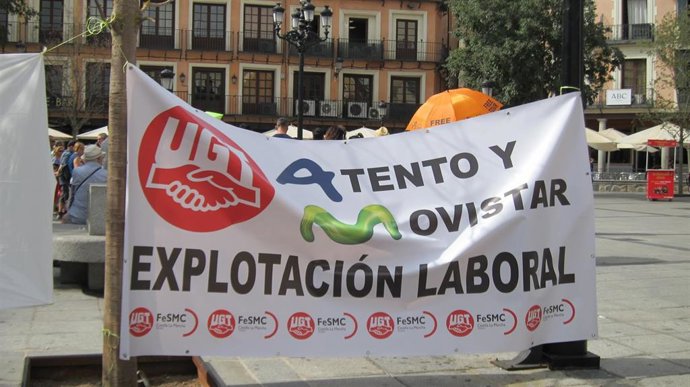 Archivo - Concentración de trabajadores de Atento en la Plaza de Zocodover, en Toledo.           
