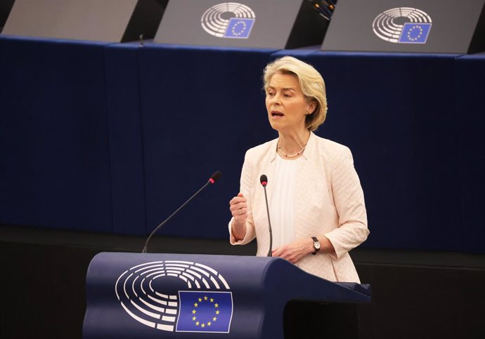 La presidenta de la Comisión Europea, Ursula von der Leyen, en el pleno del Parlamento Europeo en Estrasburgo