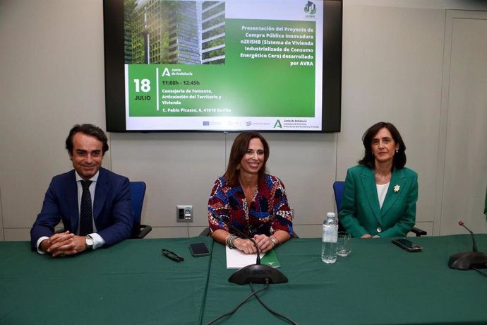 La consejera de Fomento, Rocío Díaz, en la presentación de la iniciativa en Sevilla.