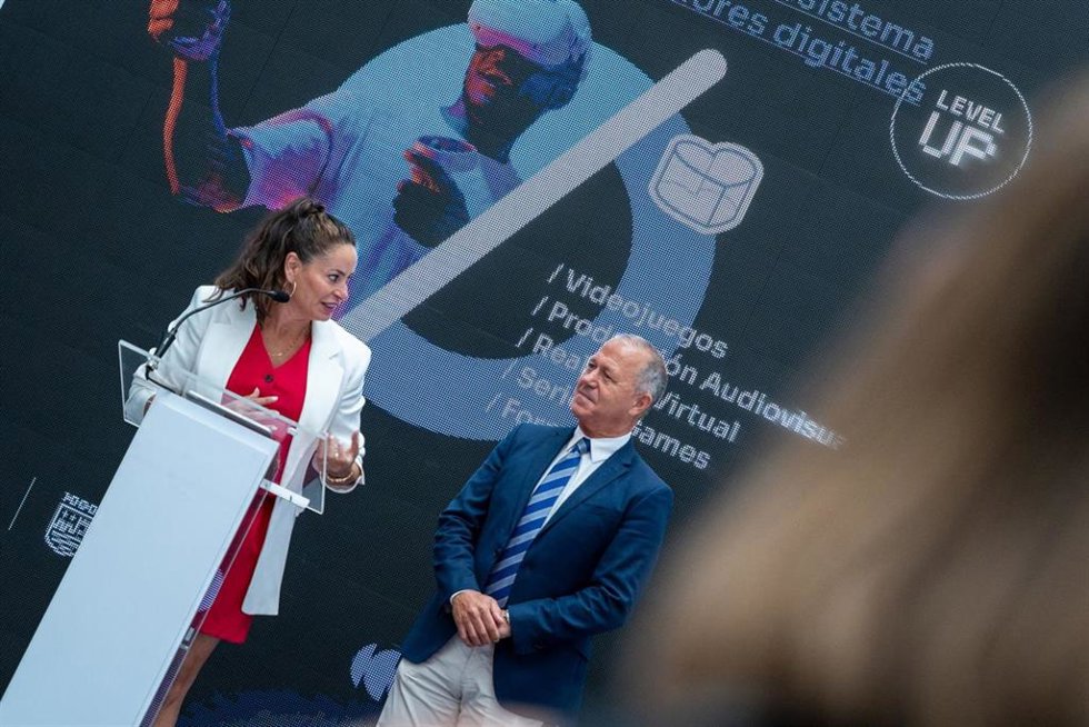 La concejala delegada de Innovación, Digitalización y Captación de Inversiones del Ayuntamiento de Málaga, Alicia Izquierdo y el vicepresidente primero del Gobierno de Melilla, Miguel Marín Cobos, en un acto en Málaga