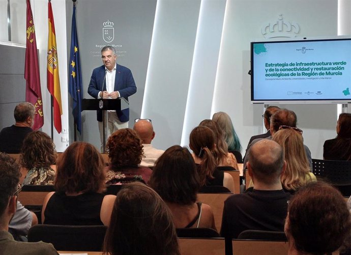 El consejero de Medio Ambiente, Universidades, Investigación y Mar Menor, Juan María Vázquez, inaugura la jornada de trabajo para elaborar la Estrategia de Infraestructura Verde y de la Conectividad y Restauración Ecológicas de la Región de Murcia.