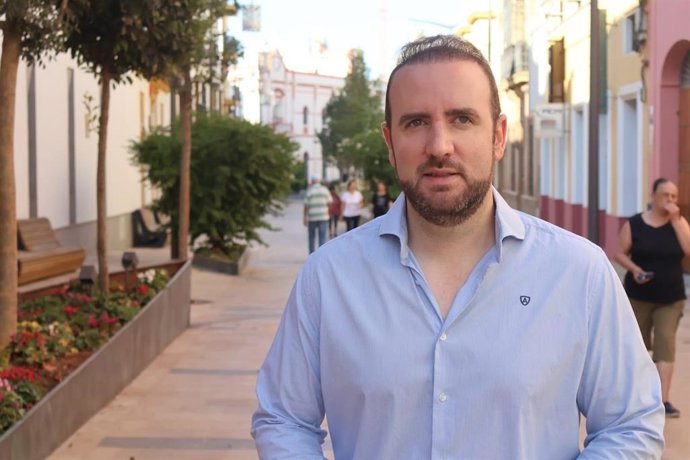 El delegadoo de Hábitat Urbana, Dabidad Delgado, ha indicado que las zonas restringidas al tráfico incluirán desde 2026 la totalidad de la calle La Mina, el primer tramo de la calle Mairena y parte de la barriada San Miguel en el Castillo.