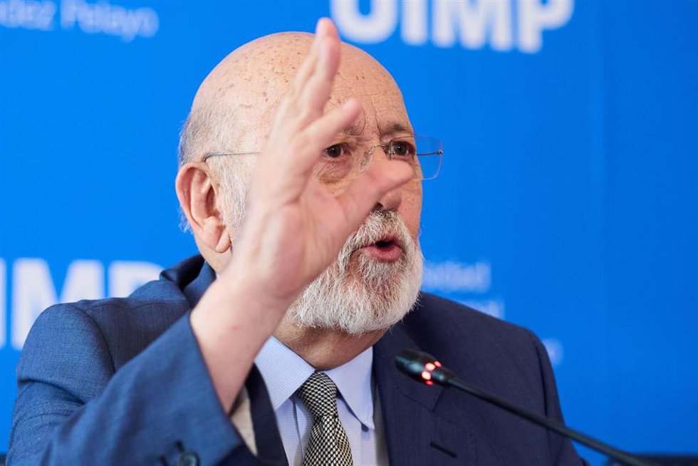 El presidente del Centro de Investigaciones Sociológicas (CIS), José Félix Tezanos, en la Universidad Internacional Menéndez Pelayo (UIMP)