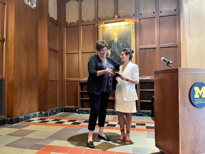 La profesora Lucia Hipólito, premiada por sus estudios sobre los efectos de los opiáceos y el uso de nuevos fármacos para prevenir las recaídas