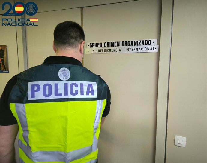 Policía del Grupo del Crimen Organizado y Delincuencia Internacional de la Policía Nacional.