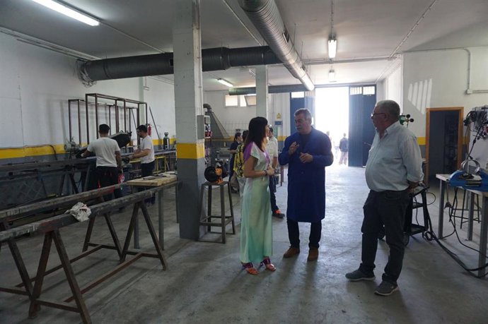 María Dolores Gálvez visita unas instalaciones adheridas al Programa de Empleo y Formación.