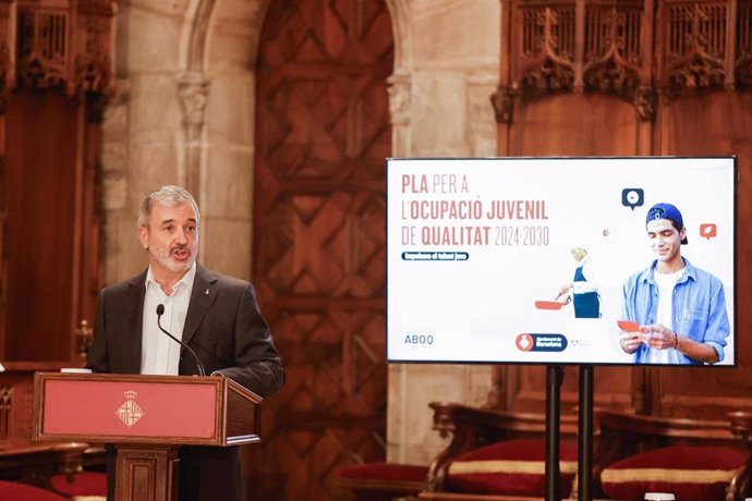 Jaume Collboni en l'acte de presentació del Pla per a l'Ocupació Juvenil de Qualitat 2024-2030