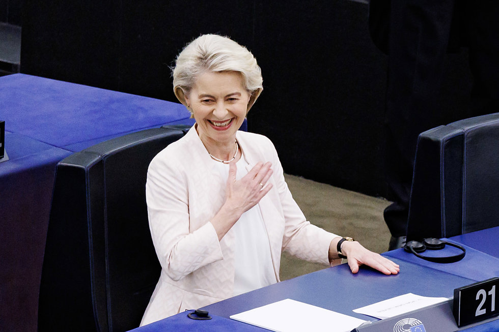 Von der Leyen logra la aprobación de la Eurocámara con mayoría suficiente para un segundo mandato
