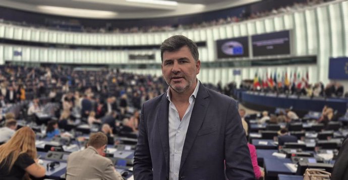 El eurodiputado del PSdeG, Nicolás González Casares, participa en Estrasburgo en la sesión de constitución del Parlamento Europeo