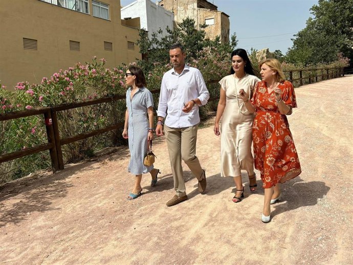 La diputada nacional Miriam Guardiola y el presidente del Partido Popular de Caravaca de la Cruz, José Francisco García, y la diputada Violante Tomás, en Caravaca