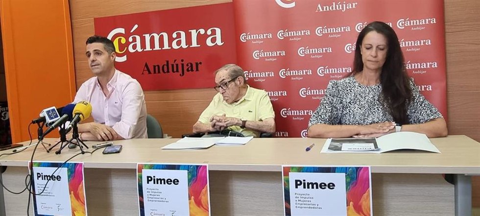 Luis Miguel Carmona, Eduardo Castro y Ana Peña durante la presentación
