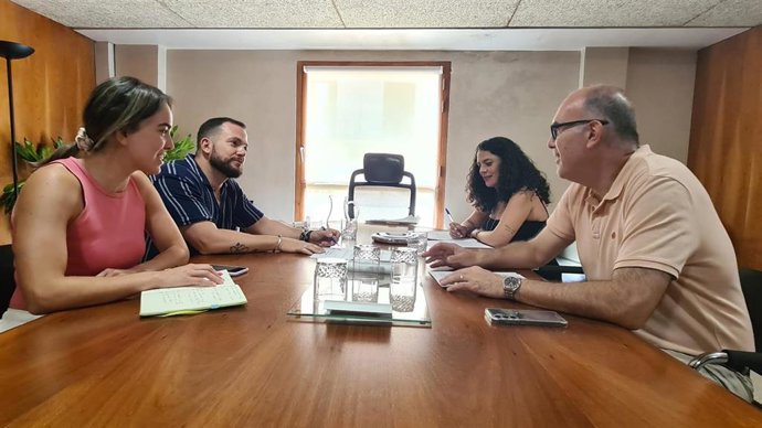 El vicealcalde de Alicante, Manuel Villar, la concejala de Fiestas, Cristina Cutanda, el portavoz de Compromís en el Ayuntamiento, Rafa Mas, y la concejala de Compromís Sara Llobell.