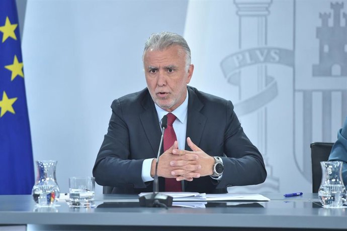 Archivo - El ministro de Política Territorial y Memoria Democrática, Ángel Víctor Torres, durante una rueda de prensa