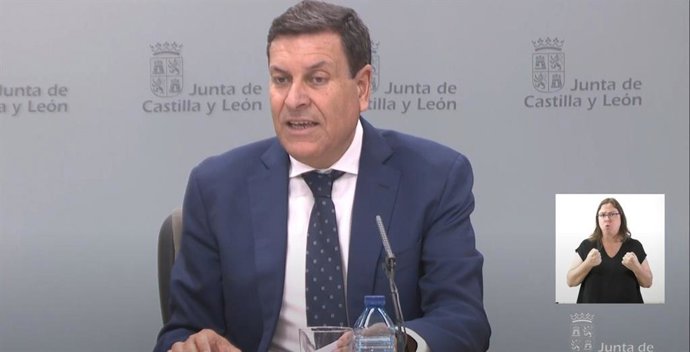 El portavoz de la Junta y consejero de Economía, Carlos Fernández Carriedo, en rueda de prens tras Consejo de Gobierno