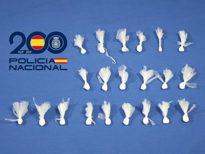 Envoltorios con la droga incautada al detenido.