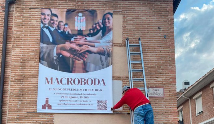 Un total de 18 parejas contraerán matrimonio en una macroboda el 29 de agosto en una parroquia de Madrid