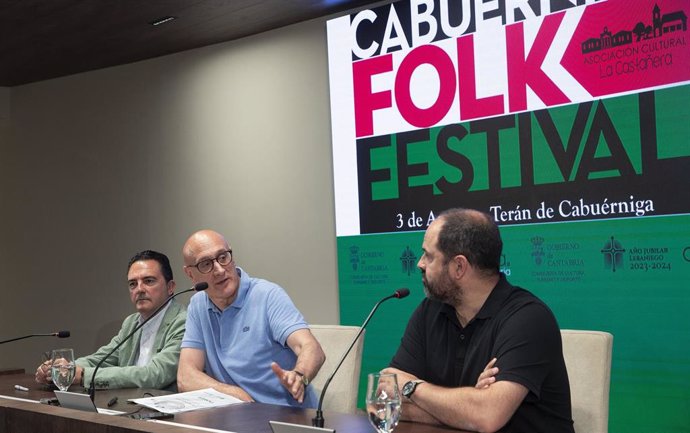 El director general de Cultura, Juan Antonio González Fuentes, presenta el Cabuérniga Folk.