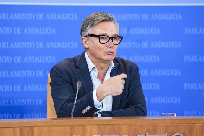 El portavoz del Grupo Vox, Manuel Gavira, durante la ronda de ruedas de prensa de portavoces de los grupos parlamentarios en el Parlamento de Andalucía, a 17 de julio de 2024 en Sevilla (Foto de archivo).