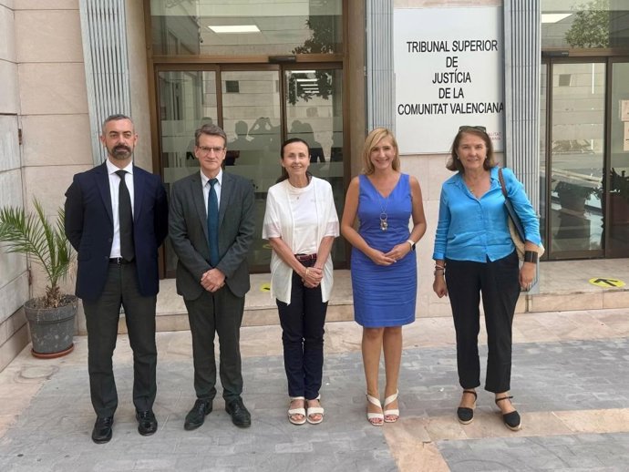 La consellera visita el Tribunal Superior de Justícia de la Comunitat Valenciana