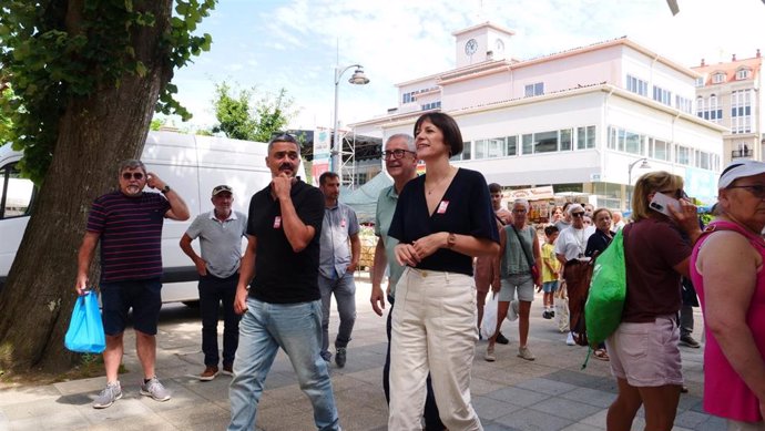 La portavoz nacional del BNG, Ana Pontón, el diputado Daniel Pérez y el alcalde de Carballo (A Coruña), Evencio Ferrero.