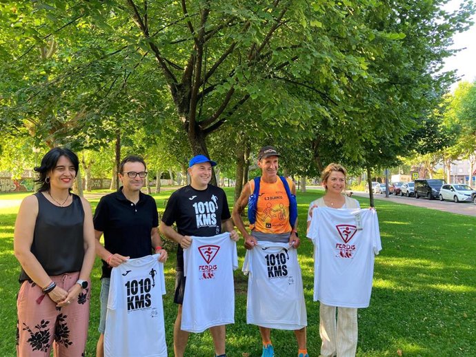 Logroño traslada su apoyo al atleta Fernando Velasco Magaldi en su reto '1.010 kilómetros', que llega a la ciudad el 25